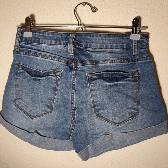 Kancan cuffed Jean shorts - Picture 5 of 5